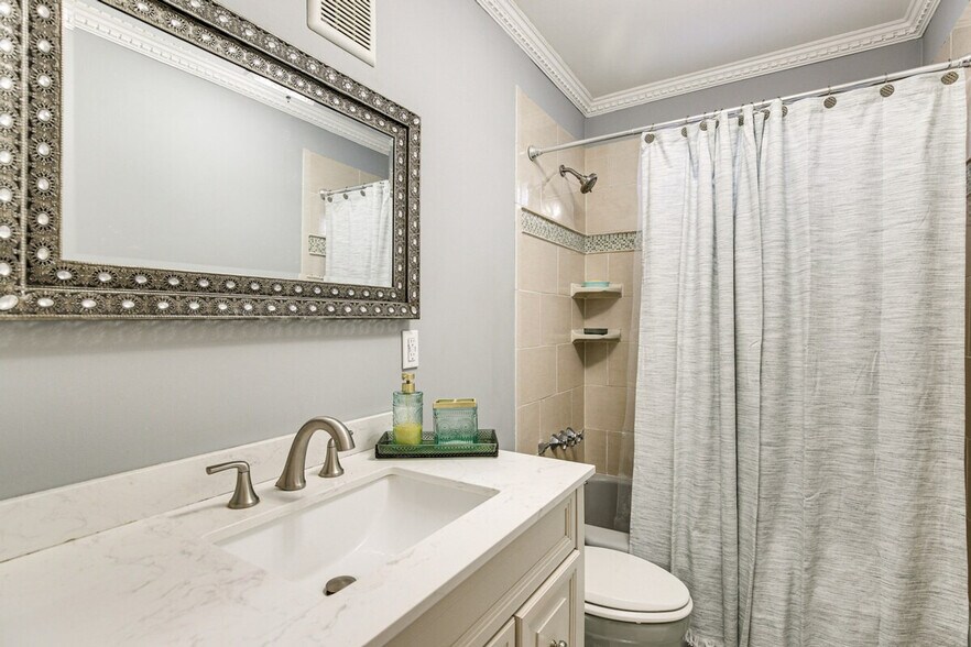 Building Photo - 199 S Rd