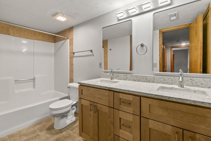 Bathroom - 2906 S 123rd St
