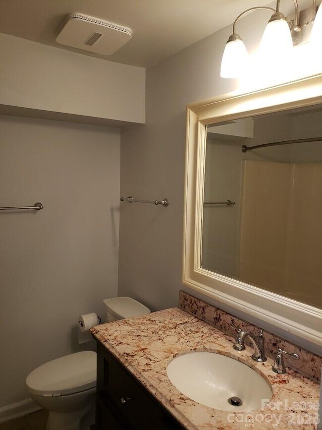 Building Photo - 2830 Hosta Dr