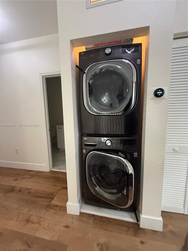 Building Photo - 11128 W 32nd Ln