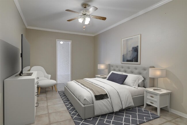 Building Photo - 353 N Post Oak Ln