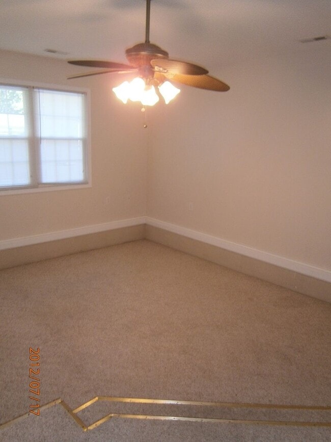 Building Photo - 414 Kenwood Dr