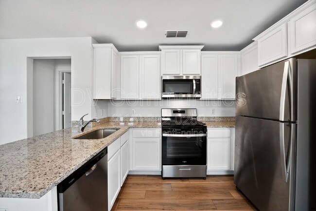 Building Photo - 582 Gabbro Gdns