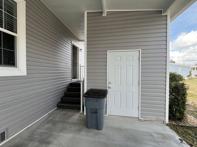 Building Photo - 535 Zebra Dr
