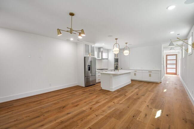 Building Photo - Modern 4-bedroom, 4-bathroom Custom Home D...