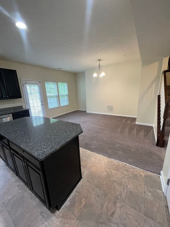 Building Photo - Gorgeous 3 BD/ 2.5 BA Townhouse Available ...