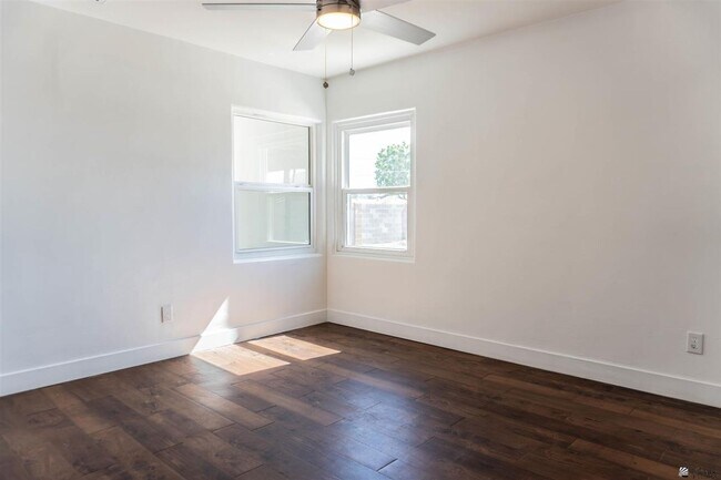 Building Photo - 137 N Magnolia Ave