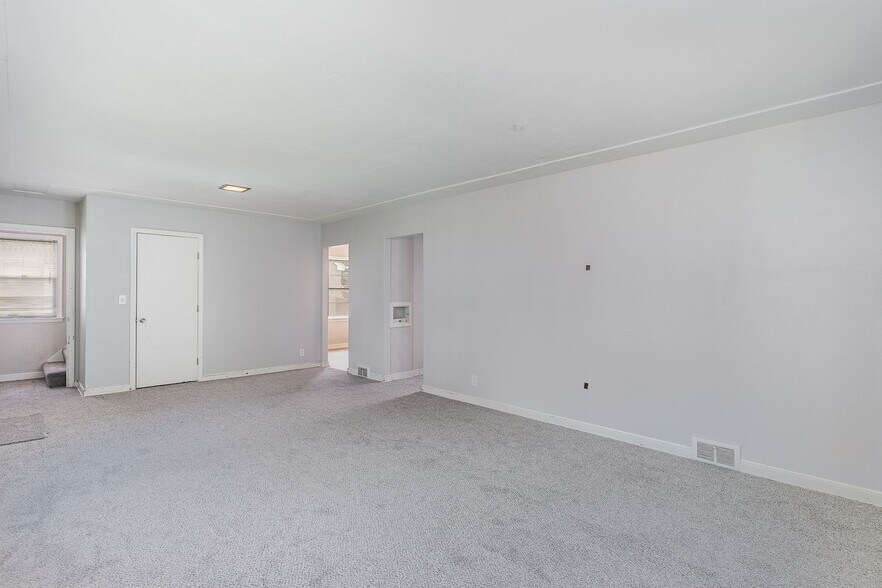 Building Photo - 1270 Hubbard Ave