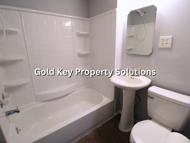 Building Photo - 803-807 High Street