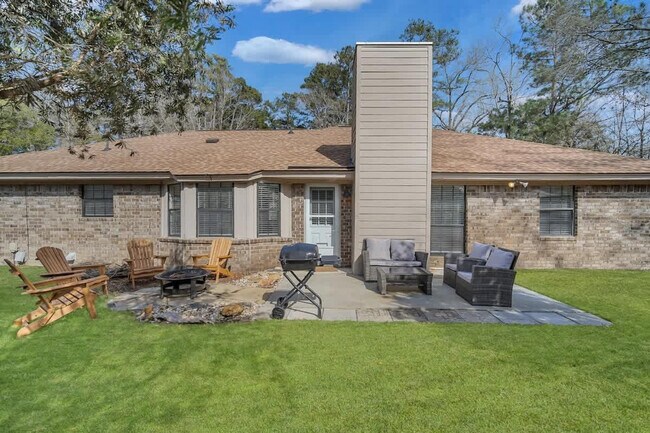 Building Photo - 313 Manden Rd