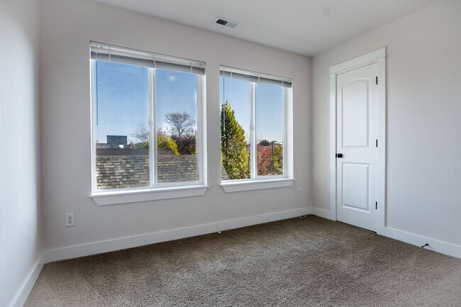 Building Photo - STILL AVAILABLE! Special: Only $500 Securi...
