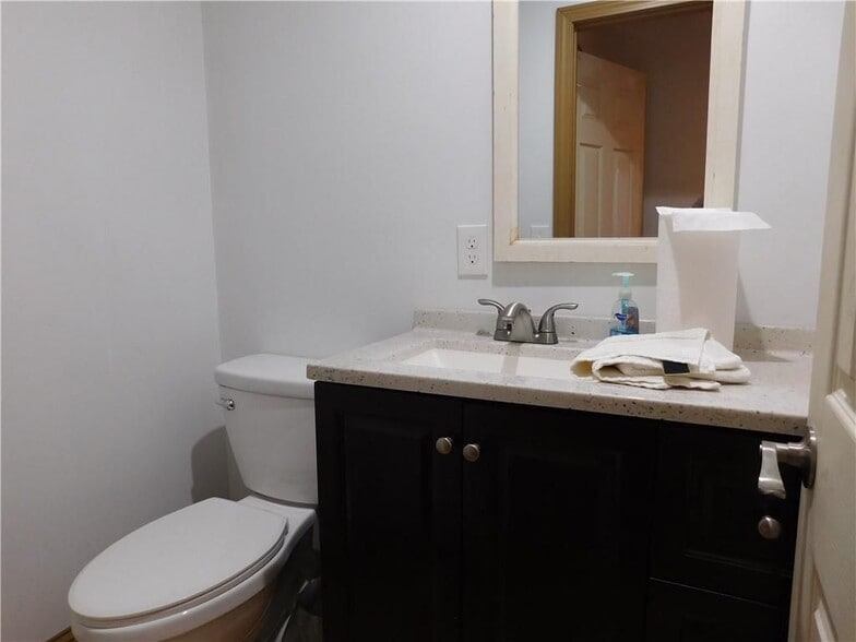 Building Photo - 164 Colvintown Rd