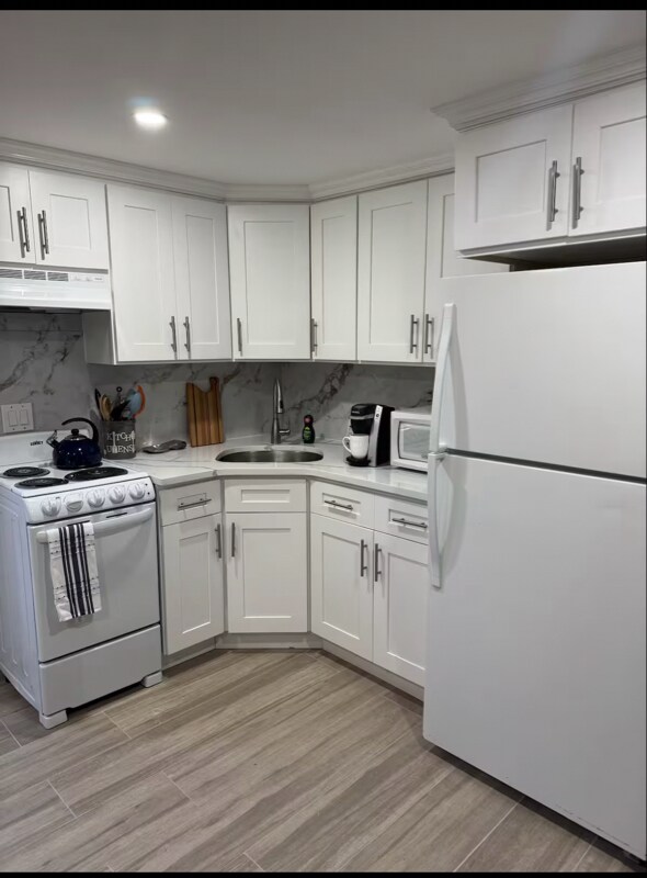 Building Photo - 9 Collingswood Dr