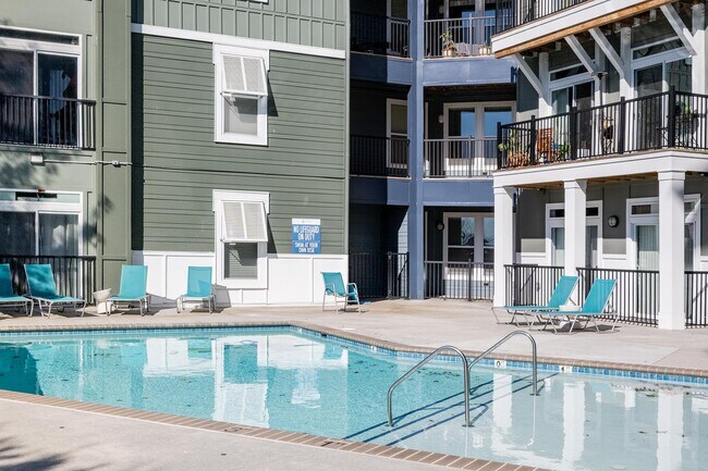 Building Photo - 4921 Pretty Lake Ave