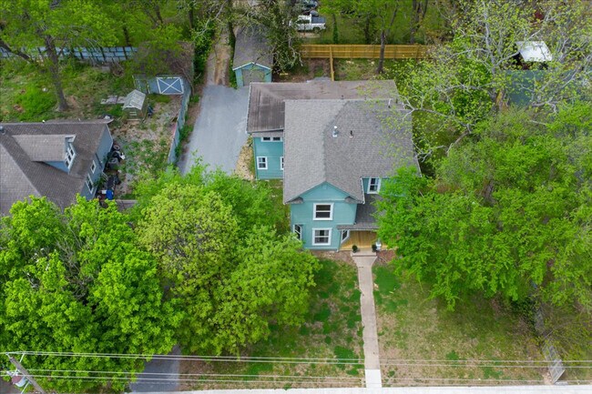 Building Photo - 408 S Wright St