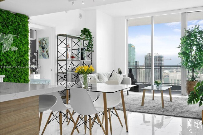 Building Photo - 92 SW 3rd St