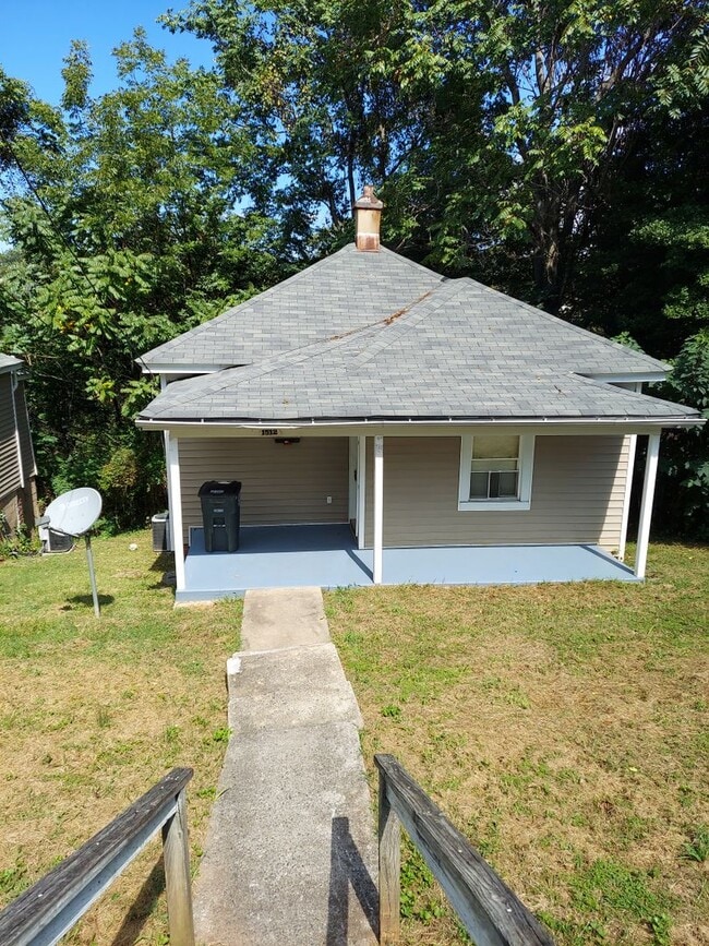 Building Photo - Two Bedroom, One Bath Bungalow