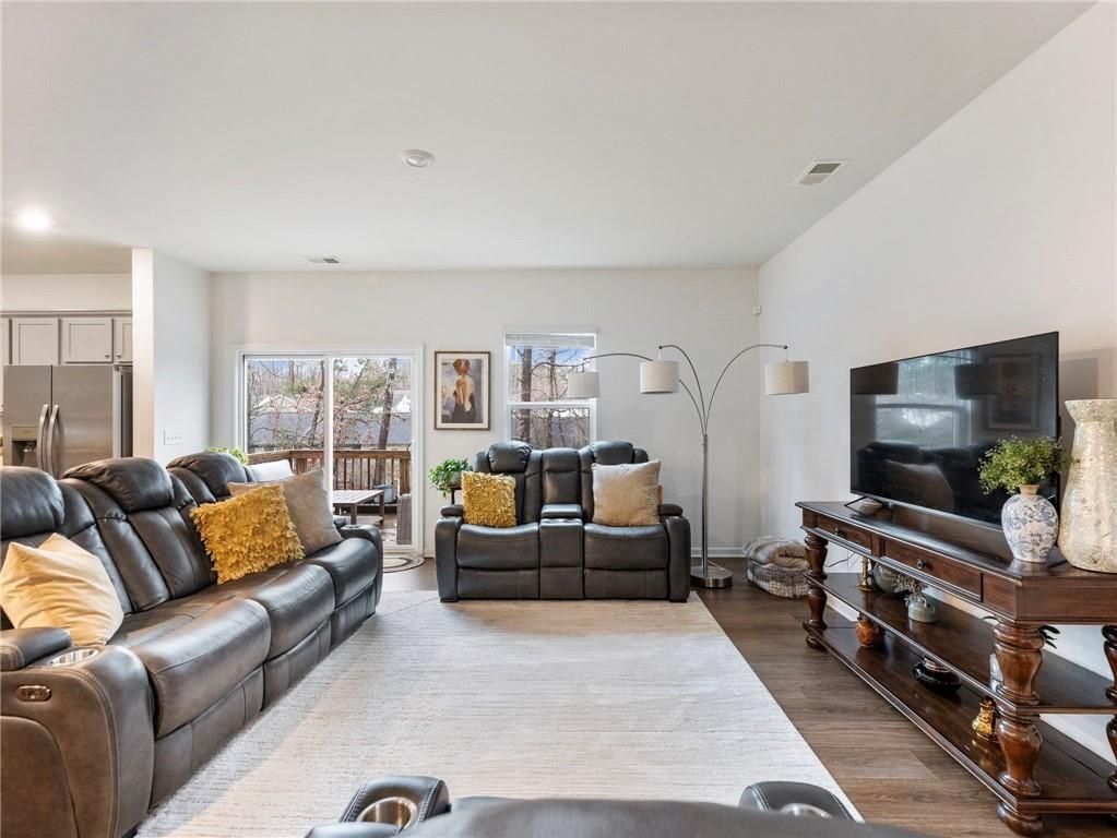 Building Photo - 680 Groover St