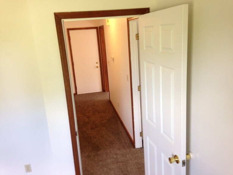 Building Photo - 1884 Shawnee Dr