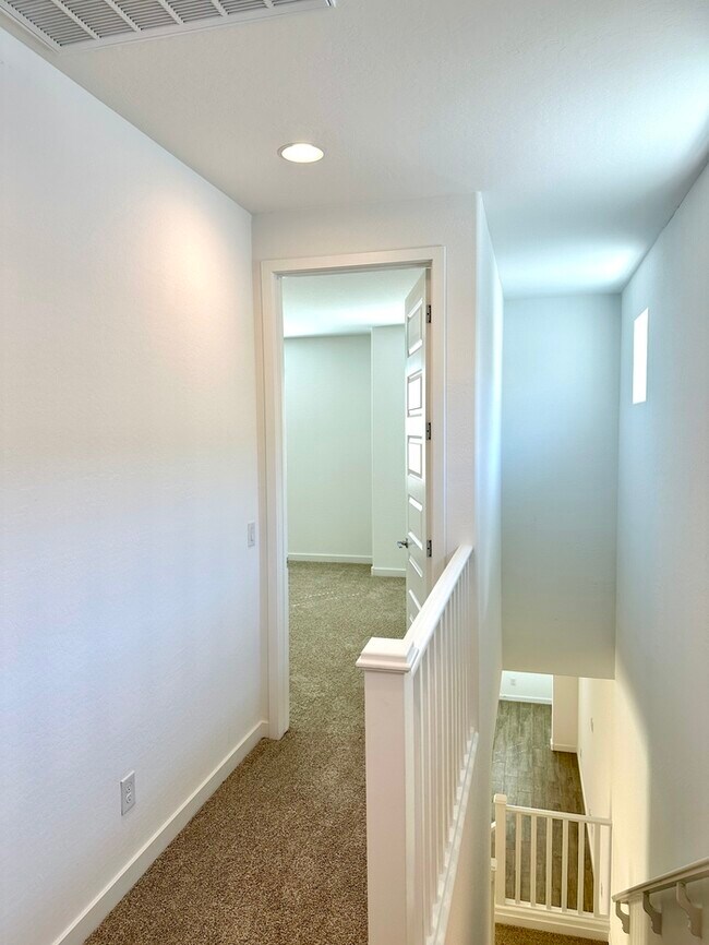 Building Photo - Amazing NEWER Lennar home in Hawes Crossing