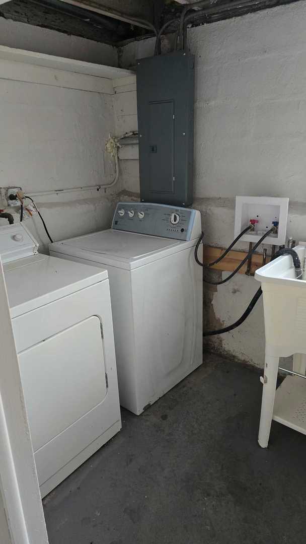 Building Photo - 11926 S La Salle St