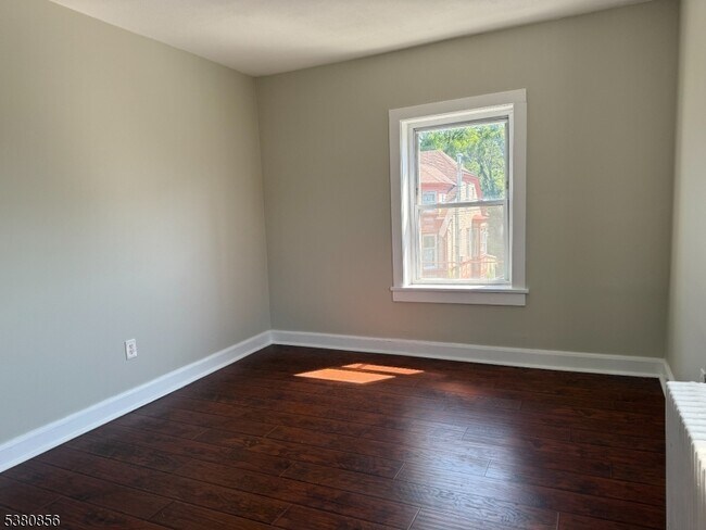 Building Photo - 59 N Main St