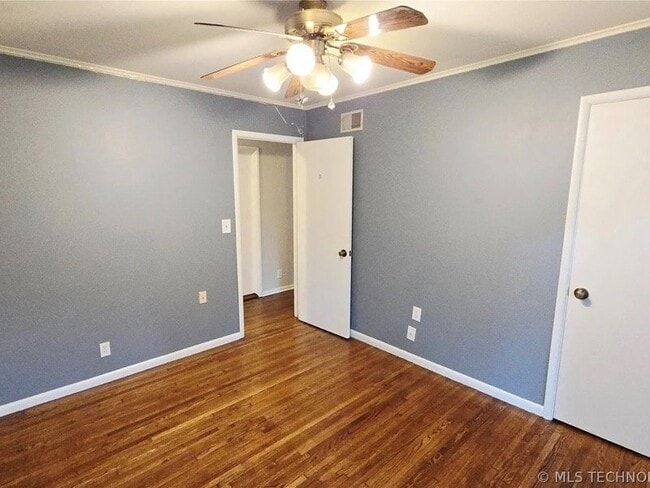 Building Photo - 1056 Autumn Crest Dr