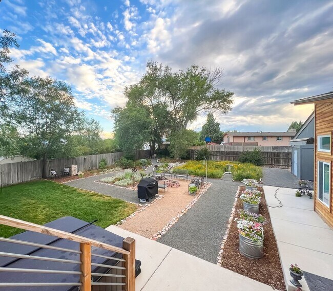Building Photo - 10963 Bellaire Way