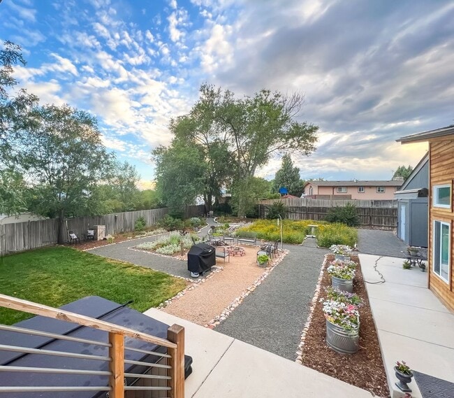 Building Photo - Remodeled 3-Bedroom Single Family Home wit...