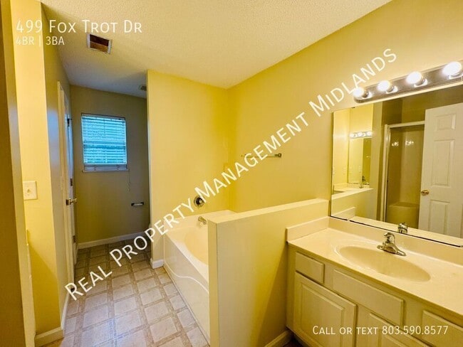 Building Photo - 499 Fox Trot Dr