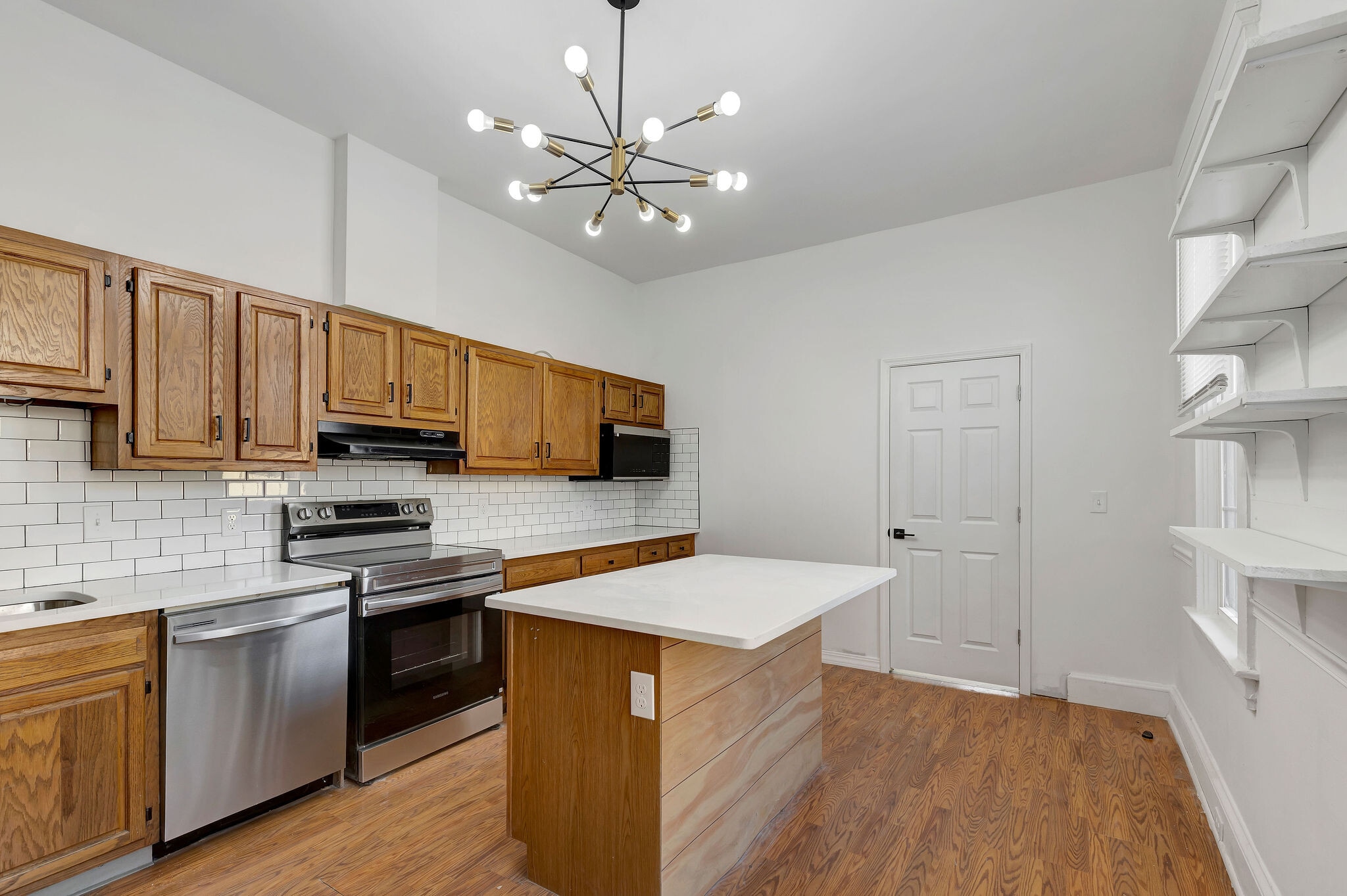 Building Photo - 422 Watkins St