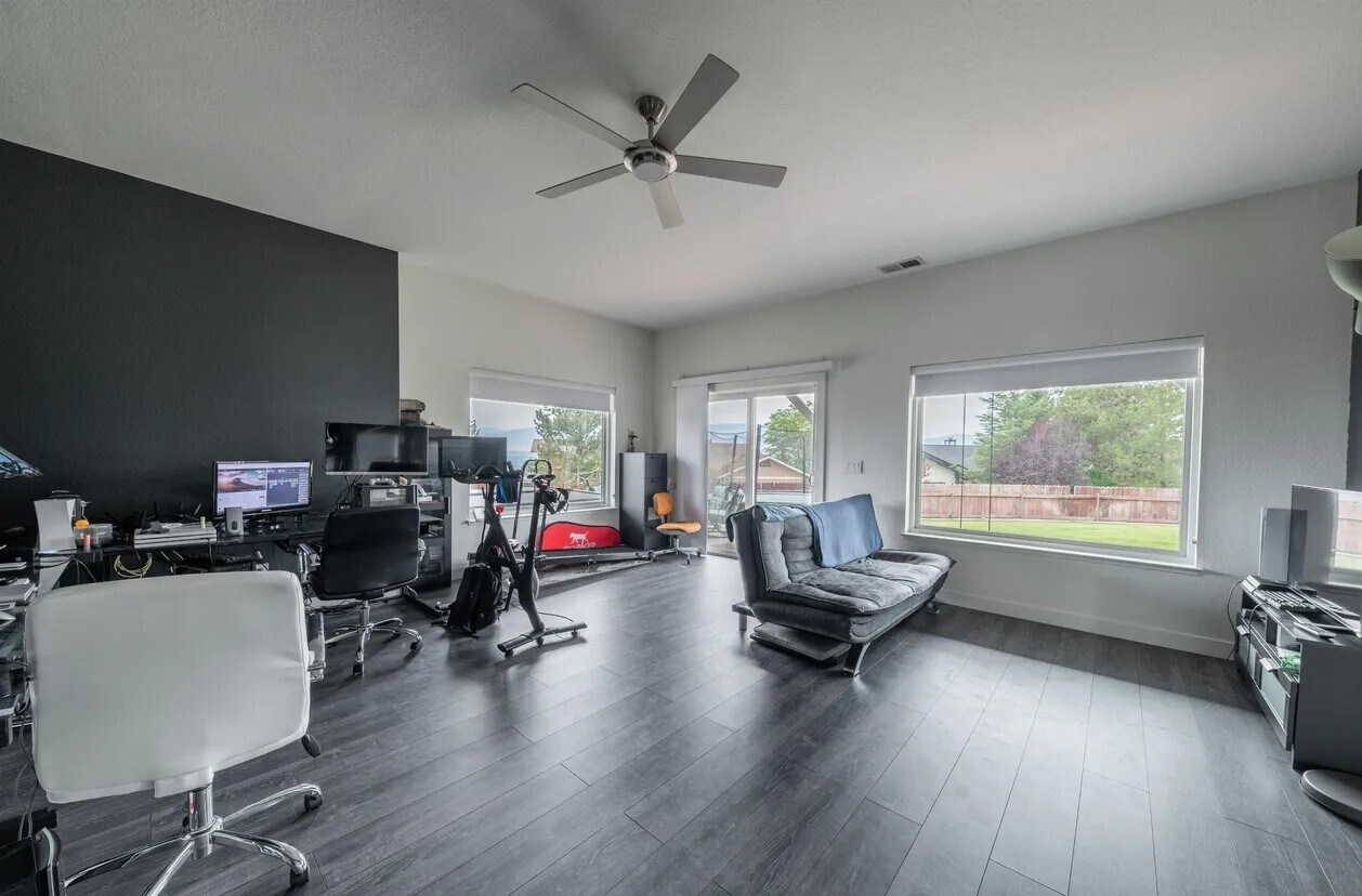 Building Photo - 932 University Ridge Ct