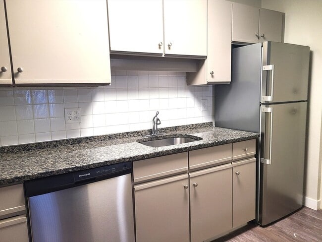 Building Photo - 576 Washington St