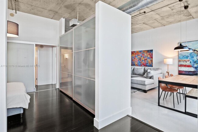 Building Photo - 2001 Biscayne Blvd