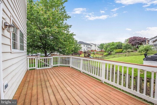 Building Photo - 730 Emerald Hill Dr NE