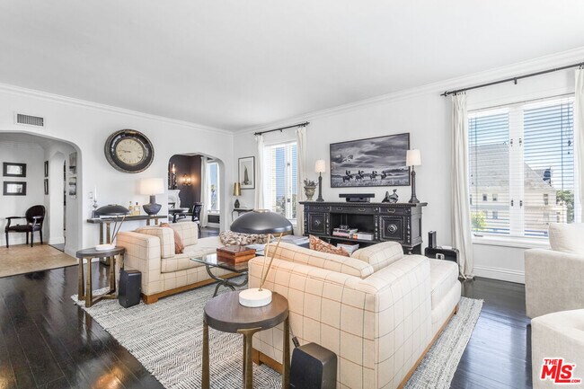 Building Photo - 1424 N Crescent Heights Blvd