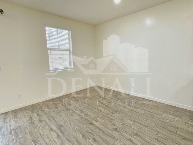 Building Photo - 17155 N 9th Pl
