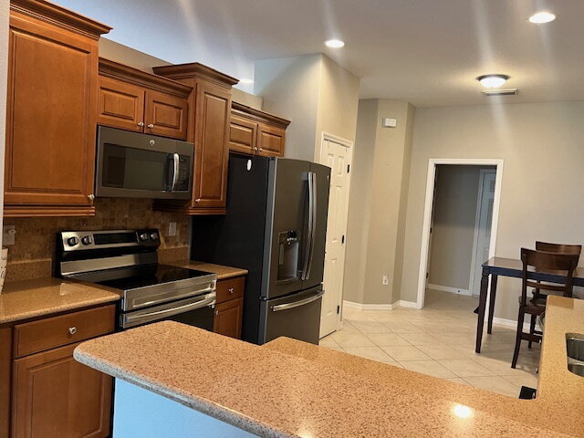 Building Photo - Spacious 3BR/2.5BA Townhome in Bella Terra...