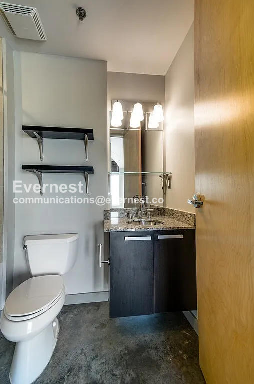 Building Photo - 1 Bed/2 Bath Condo with Garage / Pet-Friendly / Available Now!