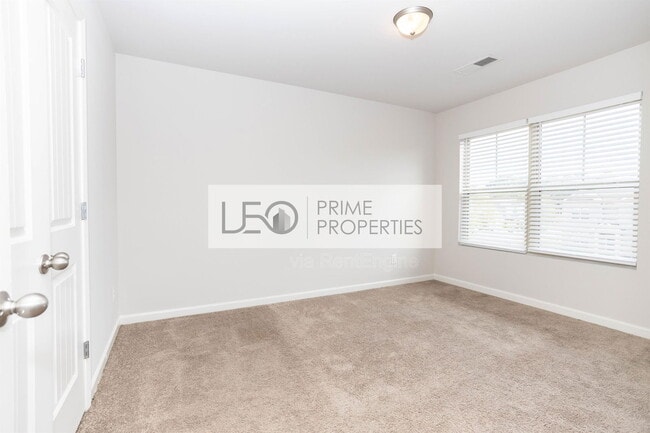 Building Photo - 156 Daisy Cir