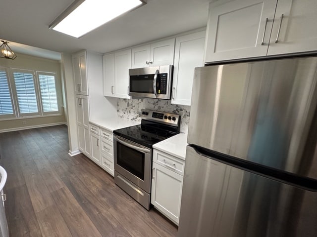 Kitchen w/view of breakfast or sitting area - 25 Ivy Sq NE