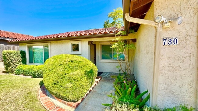 Building Photo - Lovely Single Story Home in Quiet Neighborhood of Fallbrook, Minutes to Everything!