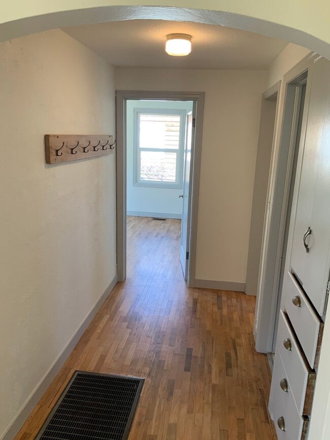 Building Photo - 3 Bedroom House in Whiteaker