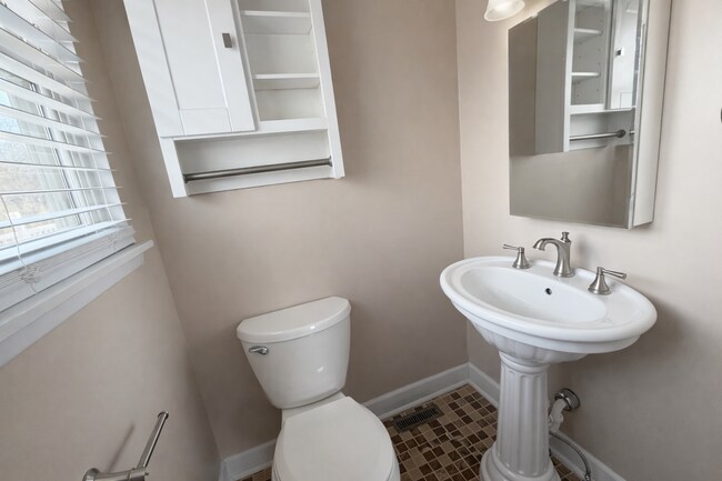 Building Photo - 503 Kirby Dr