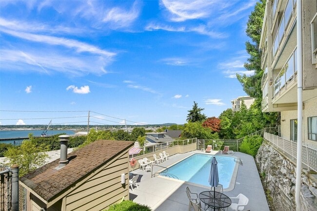 Building Photo - Bayview Condo with Updated Features  - Bou...