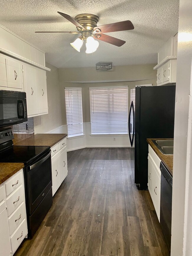 Building Photo - Renovated home in northwest Lubbock