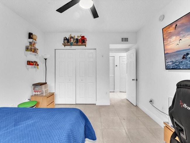 Building Photo - 2478 Centergate Dr