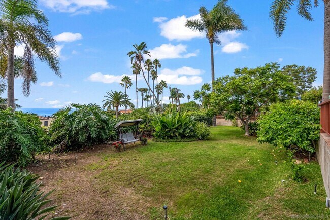 Building Photo - 701 N Granados Ave