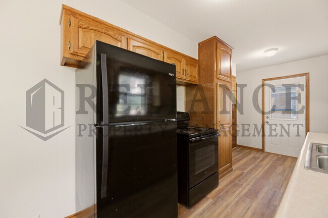 Building Photo - 656 S Whittier St