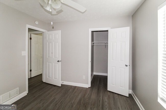 Building Photo - 858 Martin Rd